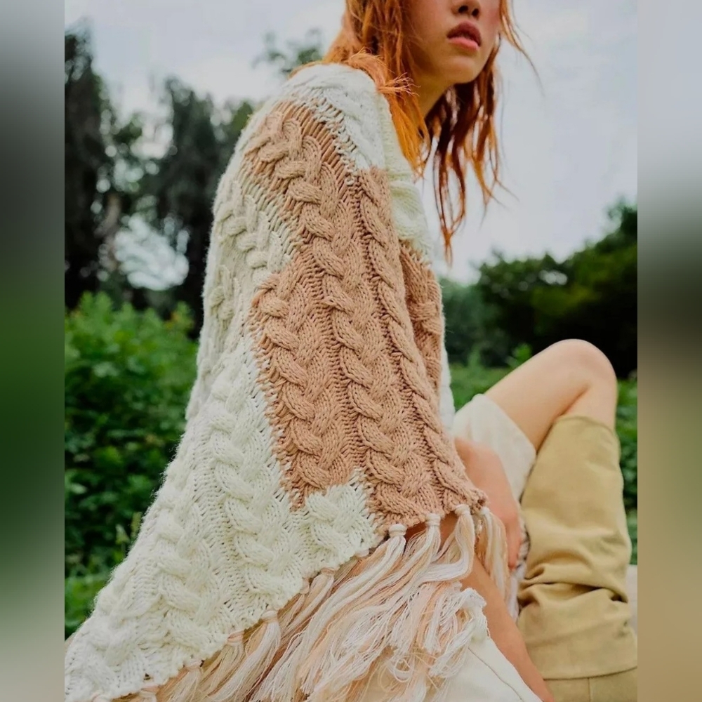 Free People Revelry Cable Poncho, NWT, Gorgeous In Toasted Marshmallow - Picture 2 of 3